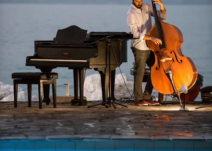 ホテル Lido クシロカストロ